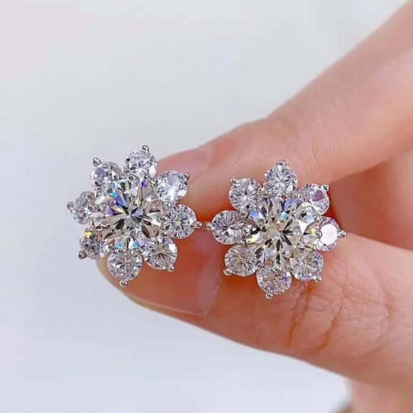Jewelry - Certified 1ct t.w. Moissanite Sunflower Stud Earrings NEW